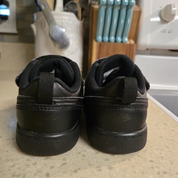 Nike Kids Black Sneakers - Picture 6 of 6